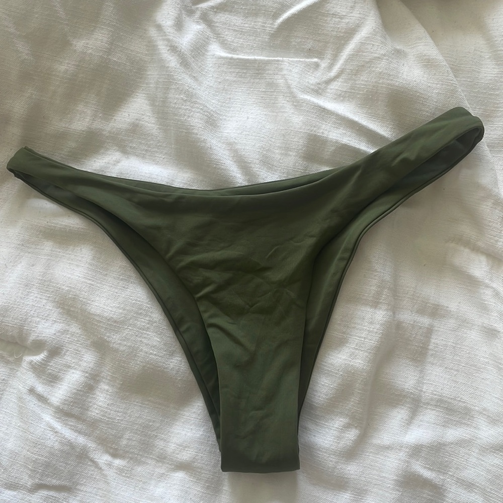 Toast bottoms size small